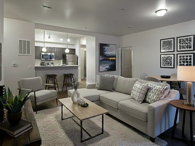 Prairie Pointe Apartments and Townhomes — Photo 8