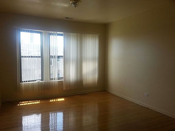 2nd image of 6340 S Kenwood Ave APT 1N