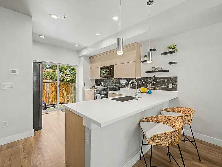 3437 W 63rd Pl — Photo 5