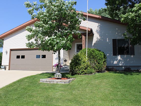 2nd image of 916 Warwick Dr