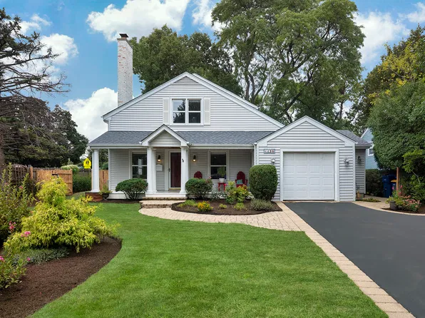 1196 Cedar Ln, Northbrook, IL 60062
