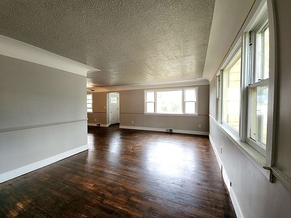 5th image of 806 Mosher St
