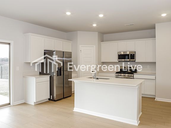 5th image of 226 Exeter St