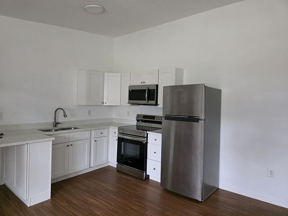1st image of 407 Scriven Ave NW
