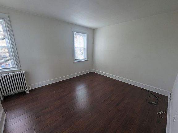 5th image of 929 Edgemore Rd