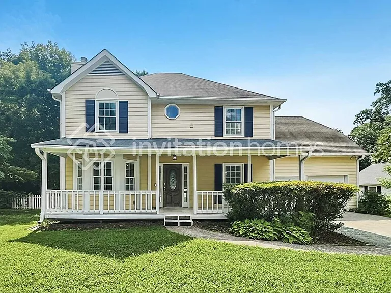 4351 Lakeside Hills Way NE — Photo 1