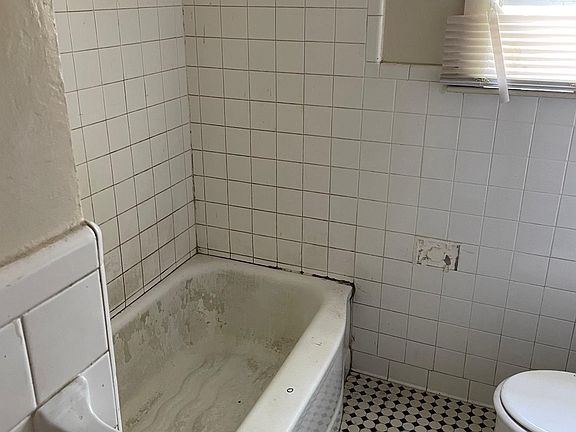 2nd image of 3848 Philsdale Ave