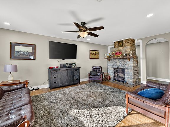 4th image of 31 Epps Hollow Rd