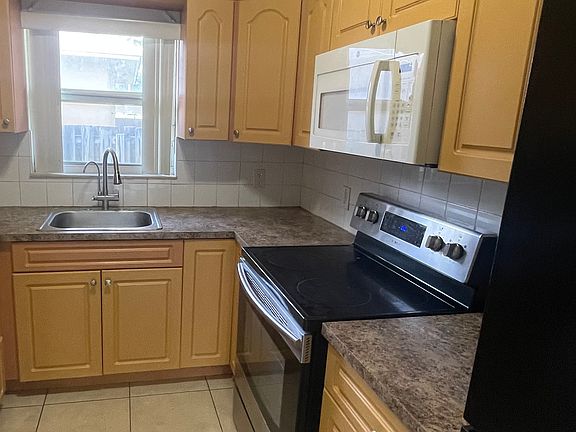 5th image of 6203 Eaton St