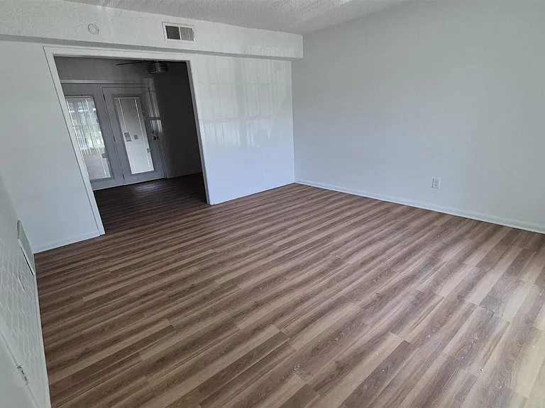 852 Garnet St — Photo 2