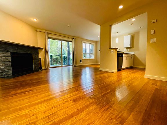 4th image of 15152 NE 82nd St Unit 102