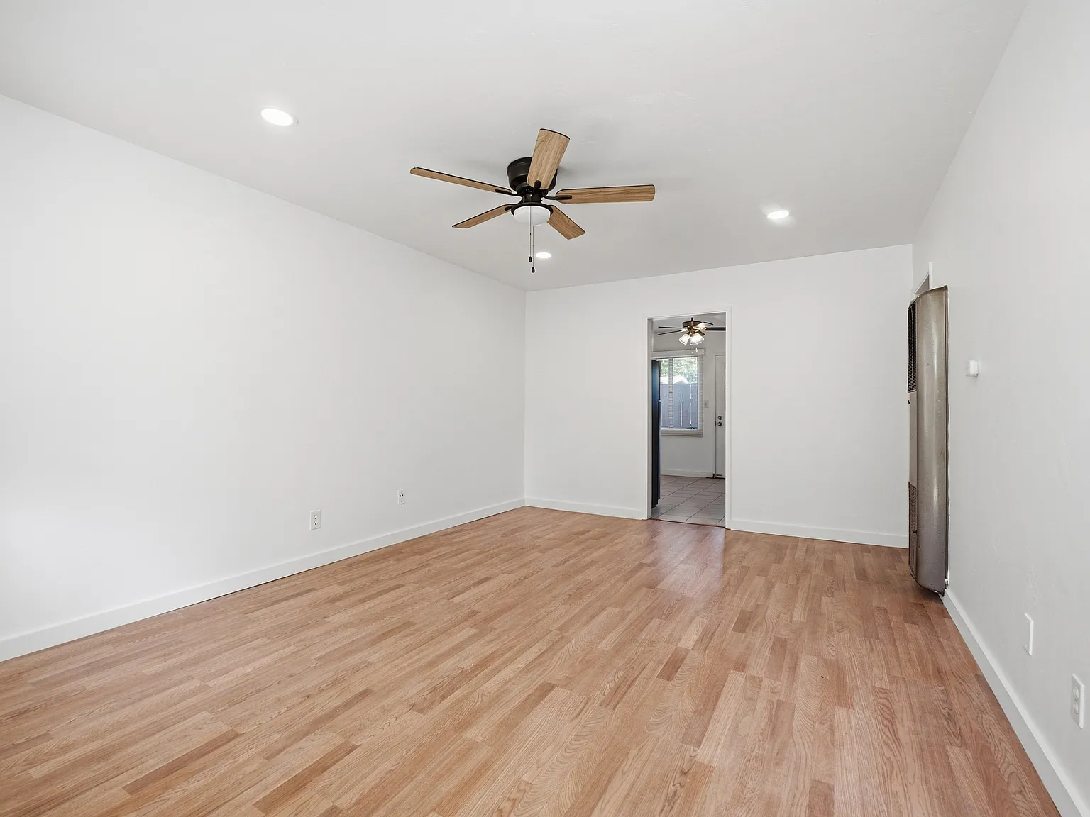 2 bed, 700 sqft, $2,525 — Photo 4