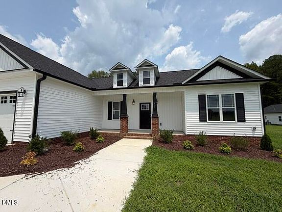 2nd image of 105 Lynn Ln