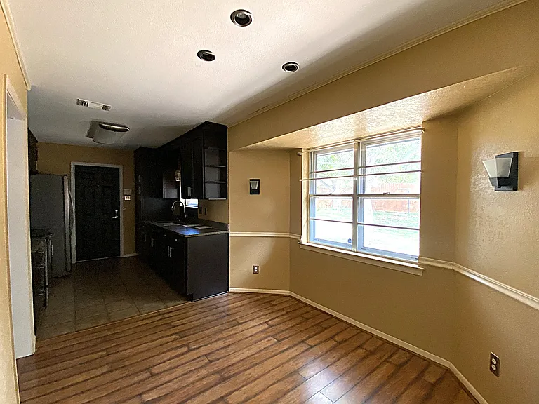 1613 Miranda Ave — Photo 8