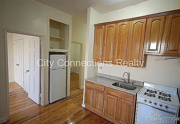 2nd image of 109 W 106th St APT 4