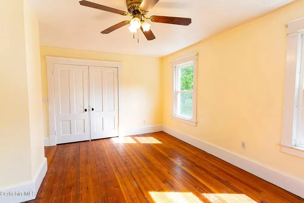 460 Pomeroy Ave — Photo 1