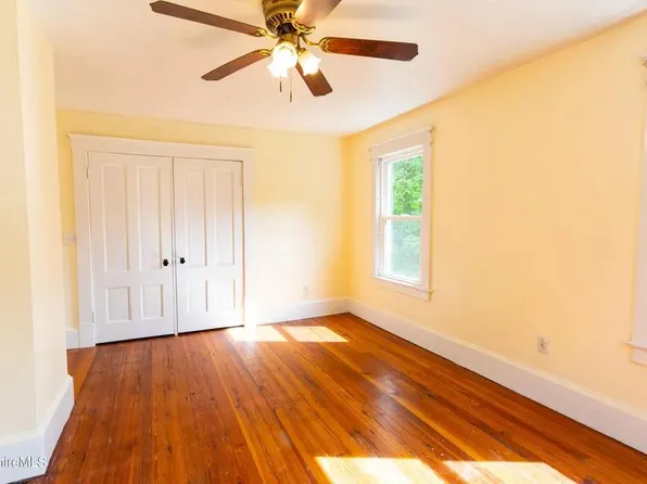 460 Pomeroy Ave #2A, Pittsfield, MA 01201