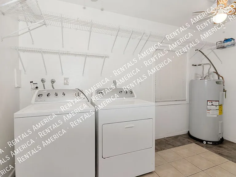 7868 N Soledad Ave — Photo 12