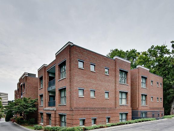 3rd image of 4040 Woodlawn Dr Unit 35
