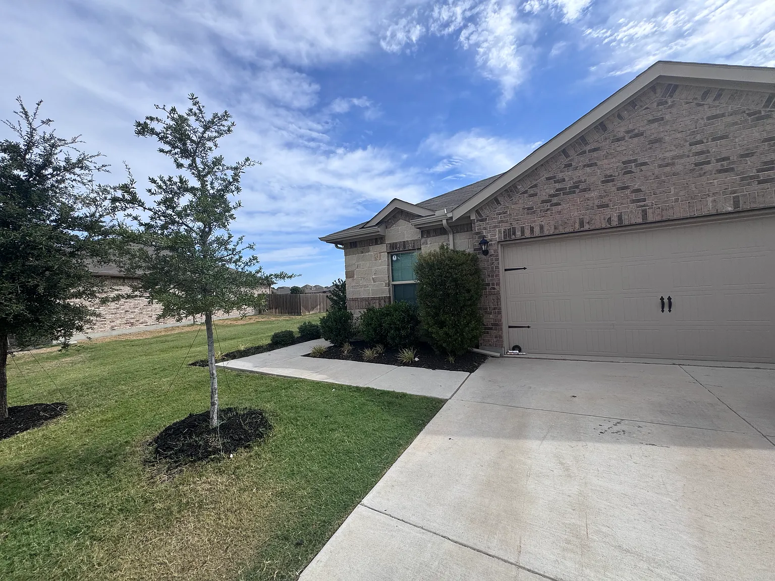 5 bed, 2146 sqft, $3,000 — Photo 2
