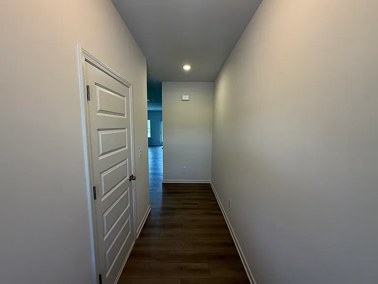 4913 Dresden Loop — Photo 4