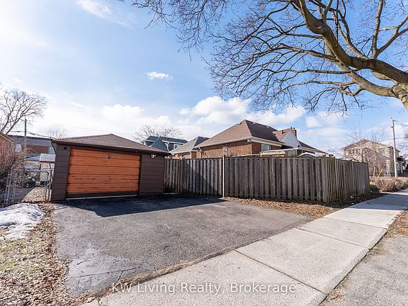 3rd image of 5 Plains Rd