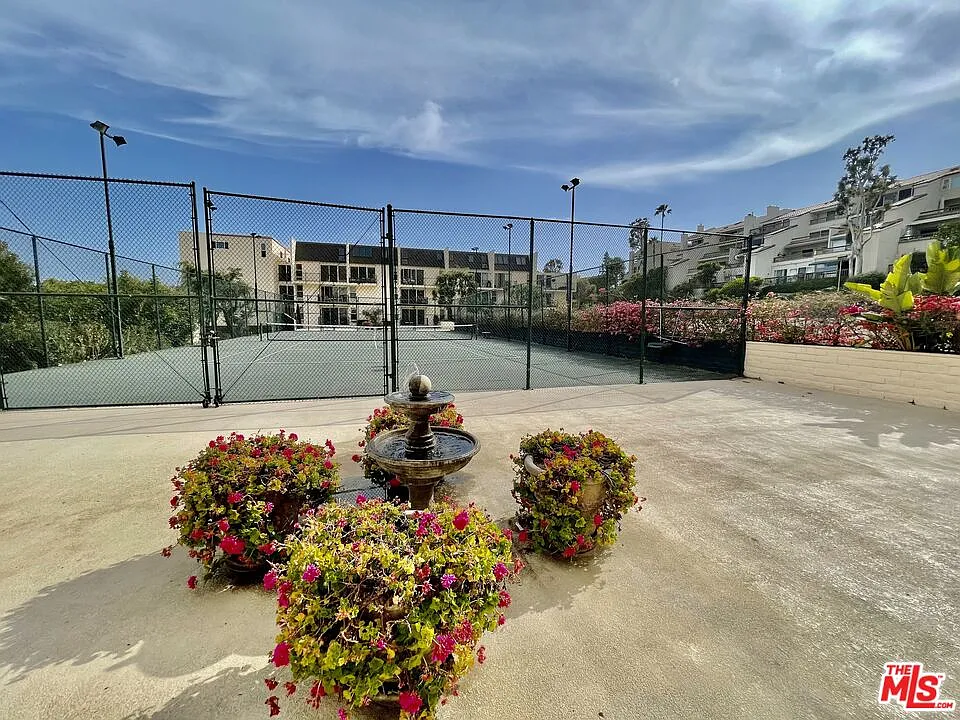 2 bed, 2.0 bath, 895 sqft, $4,500 — Photo 1