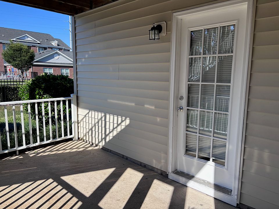 1st image of 528 Summit Ct #528