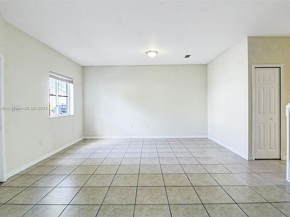 4th image of 1602 SE 31st Ct #1602