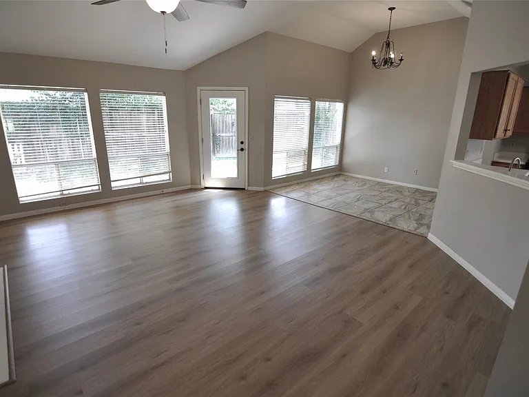 602 Timbergrove Ct — Photo 7