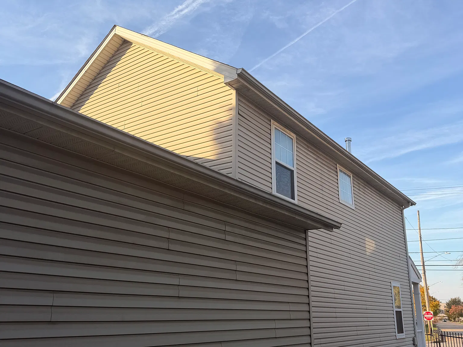 3 bed, 2.5 bath, 1484 sqft, $2,400 — Photo 4