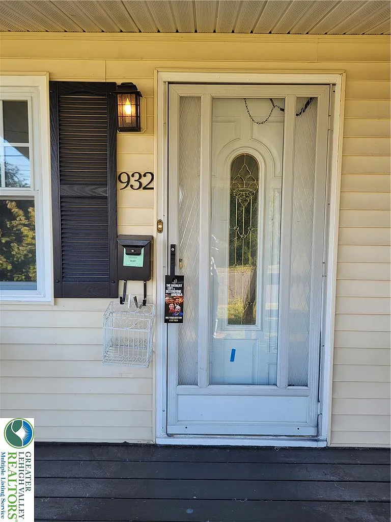 2 bed, 1637 sqft, $2,200 — Photo 3