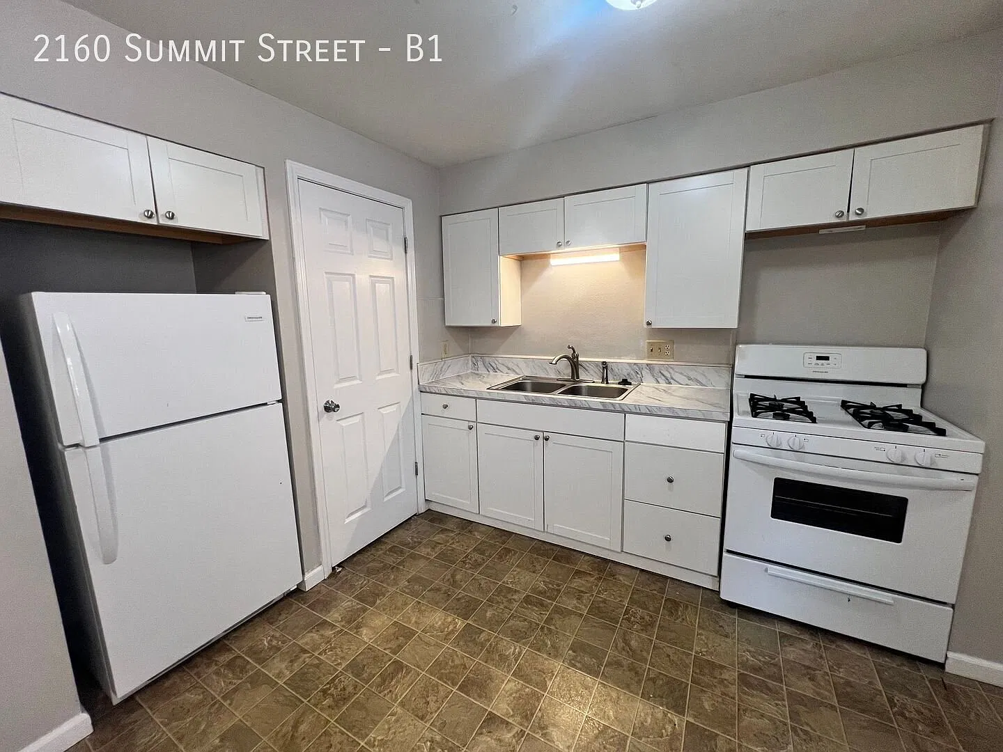 2160 Summit St — Photo 2