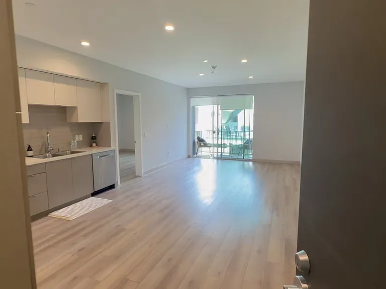 10925 Hartsook St #207 — Photo 15