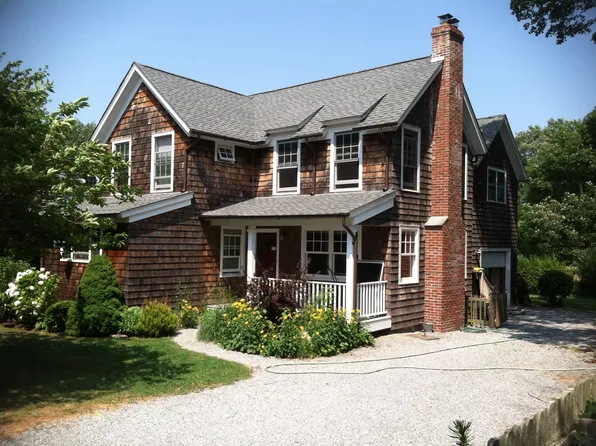 24 Dale St, Southampton, NY 11968