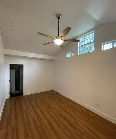 212 Comal St — Photo 4