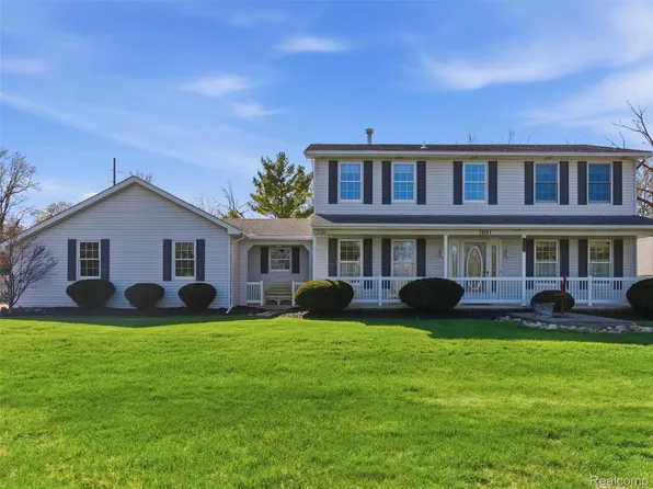 39001 Chartier St, Harrison Township, MI 48045