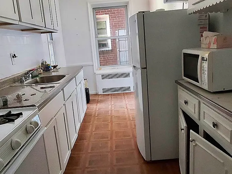 55 Parade Pl #E2 — Photo 1