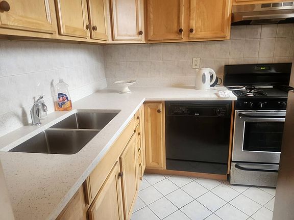 2nd image of 75 S Middle Neck Rd APT 4A