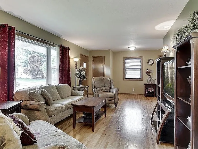 10682 Jefferson St NE — Photo 4