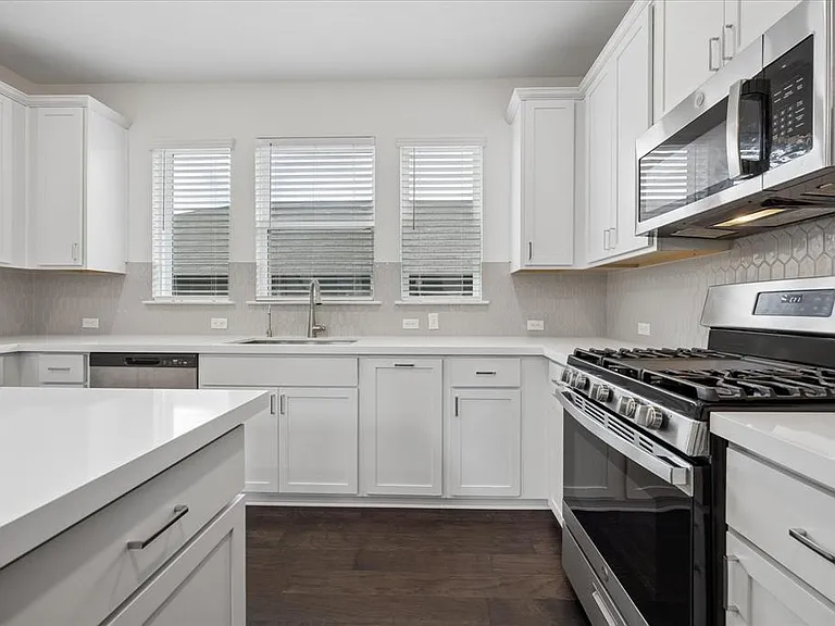 6407 Rounded Pebble Ln — Photo 12