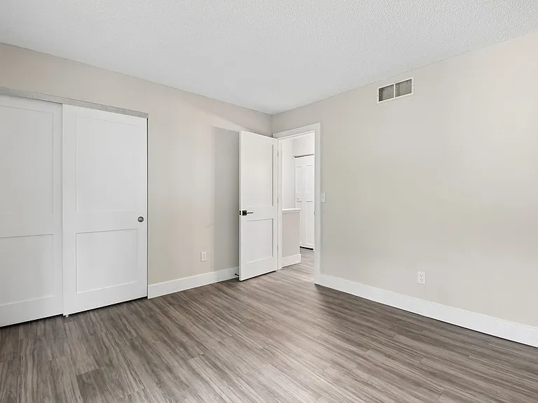 1385 Country Side Dr — Photo 13