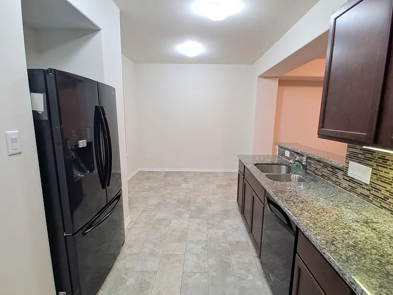 8117 Silverton Creek Ln — Photo 9