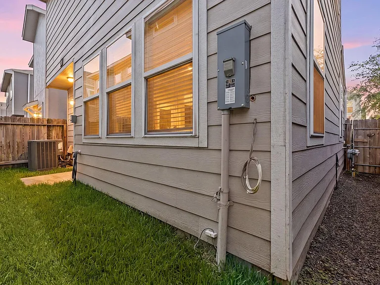 9914 Brickhouse Dr — Photo 38