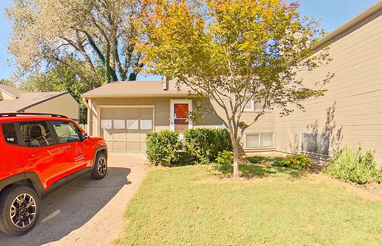 Great Location + HUGE Back Deck + Bonus Living Room + Pet Friendly + Washer and Dryer Included! A... — Photo 1