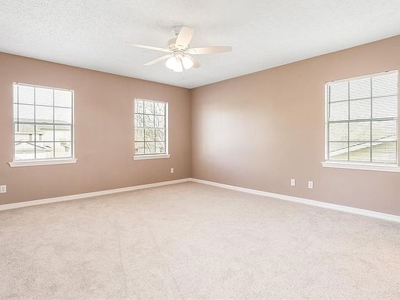 3rd image of 102 Honeywood Dr