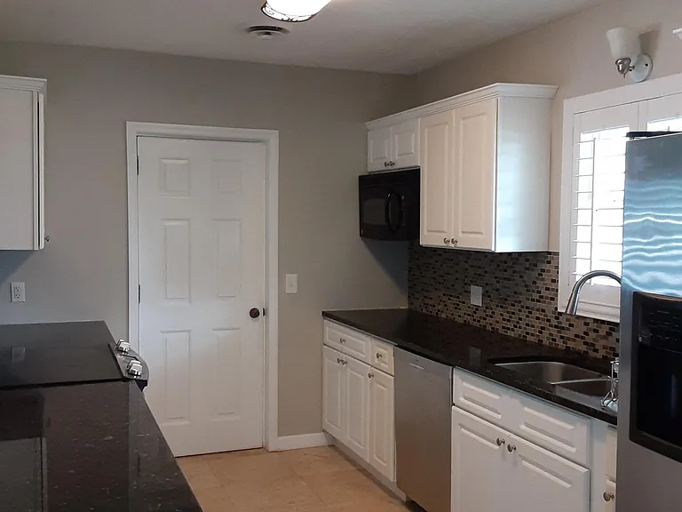 1810 Palm Ln — Photo 4