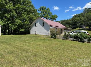 262 Blackberry Ln, Bakersville, NC 28705
