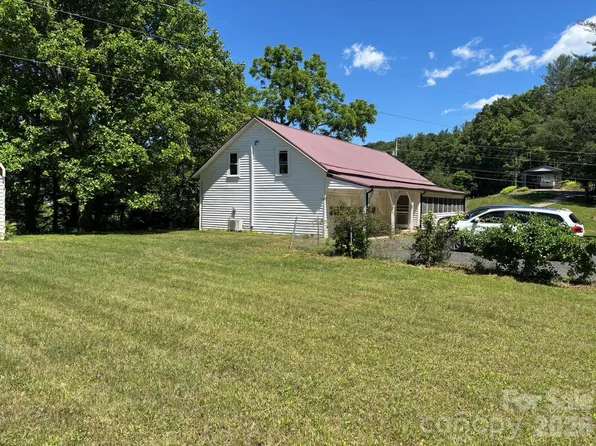 262 Blackberry Ln, Bakersville, NC 28705