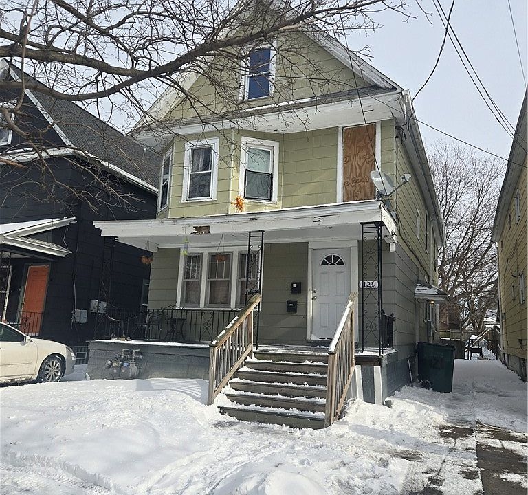 1st image of 121 Schiller St